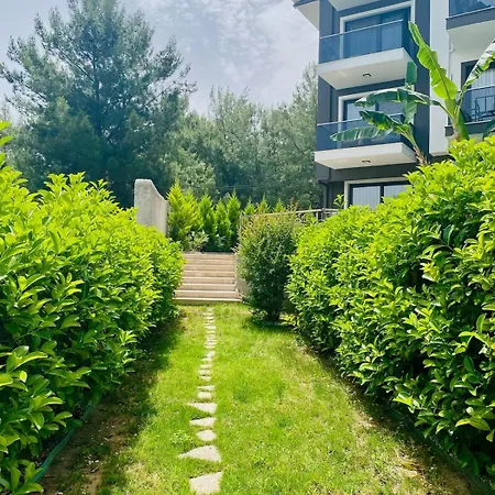 Stylish Lounge With Pool & Views Apartament *