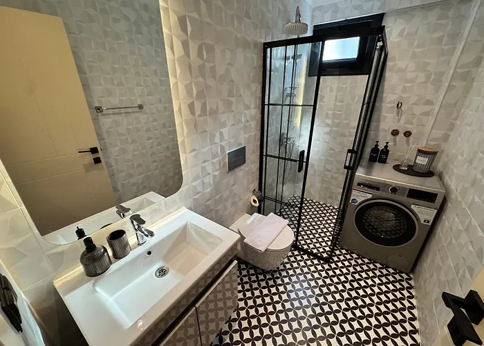 Appartement Stylish Lounge With Pool & Views *