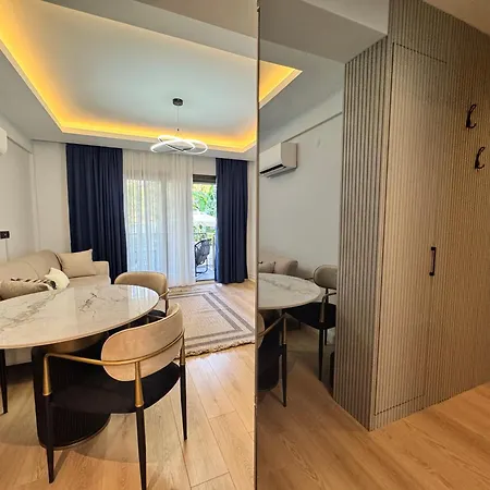 Stylish Lounge With Pool & Views Apartmán *