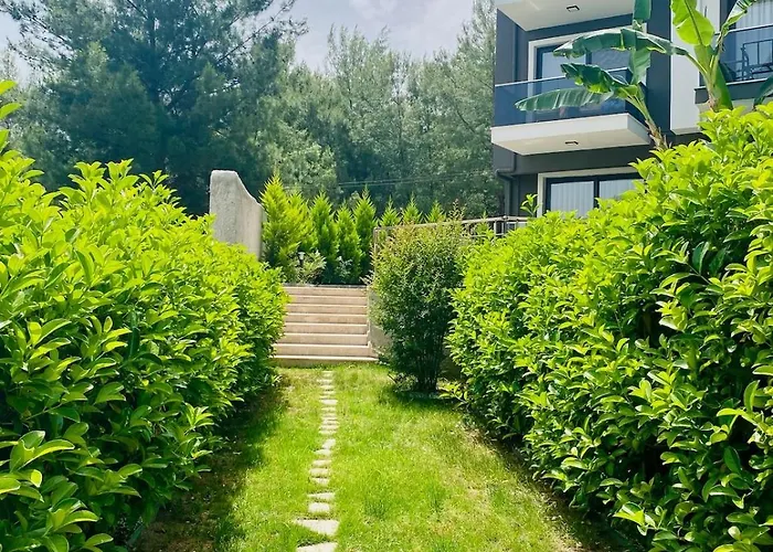 Stylish Lounge With Pool & Views Lägenhet *