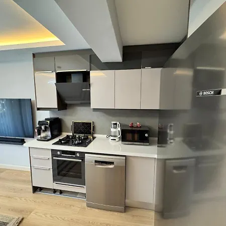 Stylish Lounge With Pool & Views 费特希耶